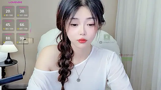 Snapshot of CeeKie chatting on October 11, 12:30 pm CeeKie online show from October 11, 12:30 pm