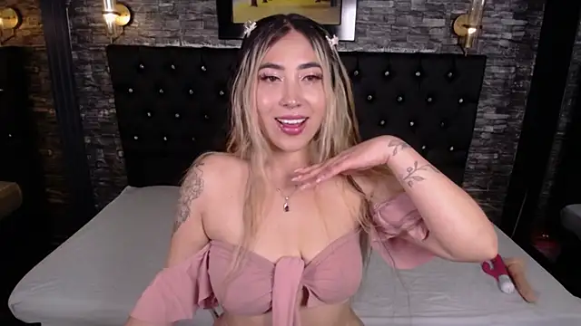  ManuVeelez online show from November 6, 4:29 am