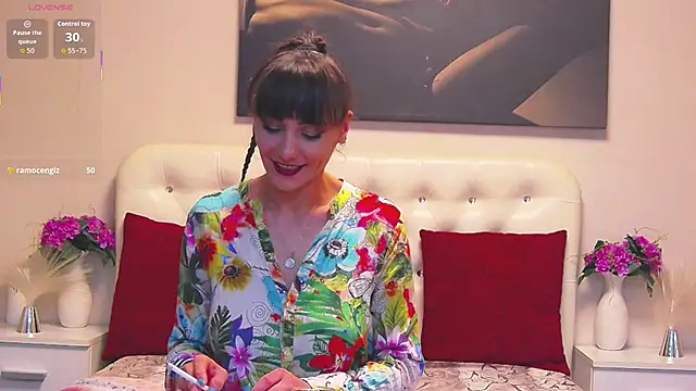 Snapshot of KathiaLust chatting on October 19, 6:32 pm KathiaLust online show from October 19, 6:32 pm