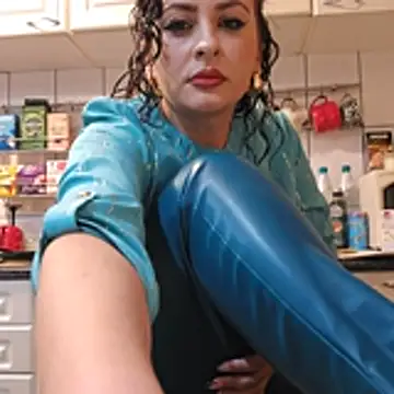 Snapshot of ShineBright88 chatting on November 1, 8:24 pm ShineBright88 online show from November 1, 8:24 pm