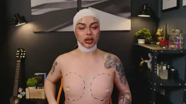 Snapshot of LUNACOCKSLAYER chatting on October 31, 1:51 am LUNACOCKSLAYER online show from October 31, 1:51 am