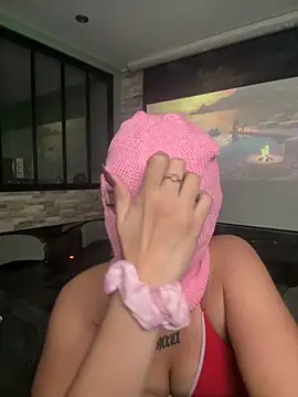 zoeypink online show from September 24, 5:45 pm