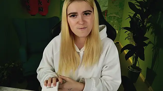 Stef Nicks online show from October 10, 10:42 am