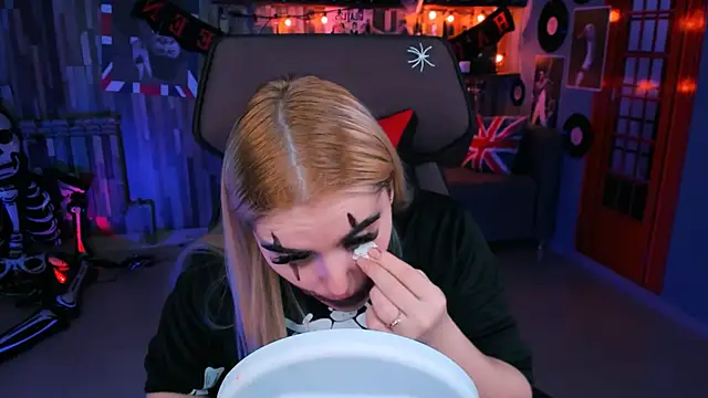 Stef Nicks online show from October 31, 9:57 am