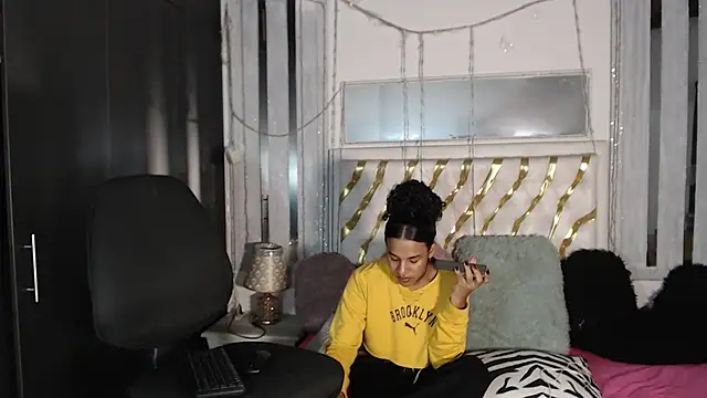 julieta sweet  online show from October 3, 3:44 am