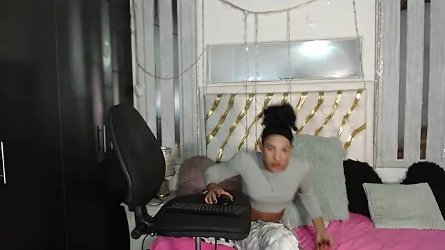 julieta sweet  online show from October 22, 3:44 am