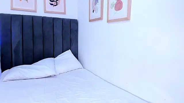 Snapshot of SuccubusDolly chatting on October 7, 8:24 pm SuccubusDolly online show from October 7, 8:24 pm