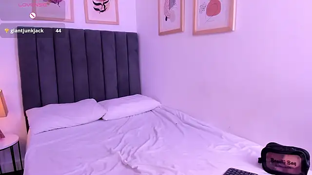 Snapshot of SuccubusDolly chatting on September 21, 8:29 pm SuccubusDolly online show from September 21, 8:29 pm