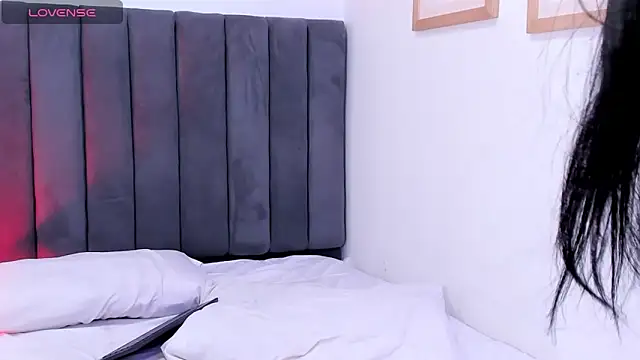 Snapshot of SuccubusDolly chatting on October 1, 9:31 pm SuccubusDolly online show from October 1, 9:31 pm