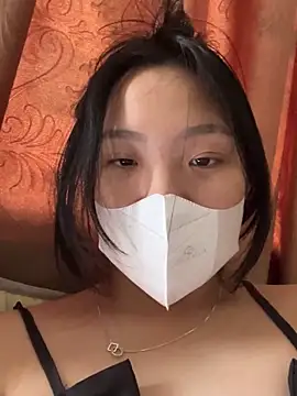 Thuylinh05 online show from September 28, 5:14 am