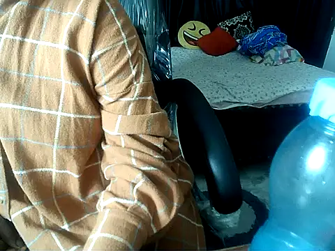 Snapshot of Anaconda-Mall chatting on October 31, 12:23 am Anaconda-Mall online show from October 31, 12:23 am