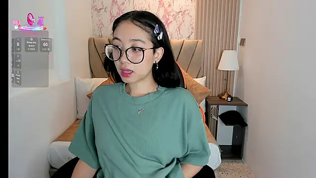 Snapshot of Yuna__Min chatting on October 8, 10:30 am Yuna  Min online show from October 8, 10:30 am