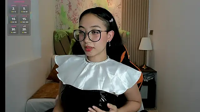 Snapshot of Yuna__Min chatting on October 24, 8:27 pm Yuna  Min online show from October 24, 8:27 pm