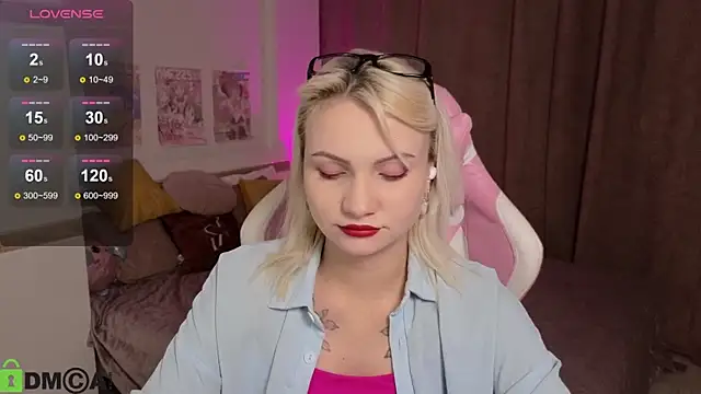 Cameronlovely  online show from October 25, 8:05 pm