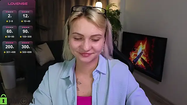 Cameronlovely  online show from October 24, 6:59 pm