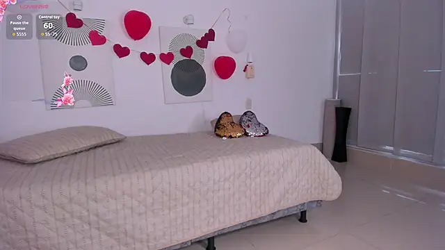 Snapshot of shaza_khalan chatting on September 23, 2:26 pm shaza khalan online show from September 23, 2:26 pm