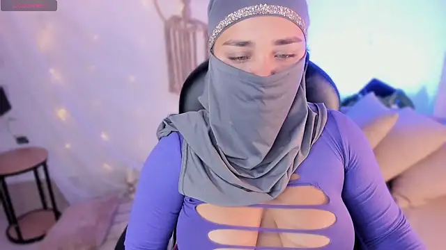 Snapshot of amila_hagda chatting on October 14, 5:21 am amila hagda online show from October 14, 5:21 am