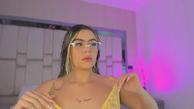 Snapshot of Samarafernandez chatting on September 20, 2:10 am Samarafernandez online show from September 20, 2:10 am