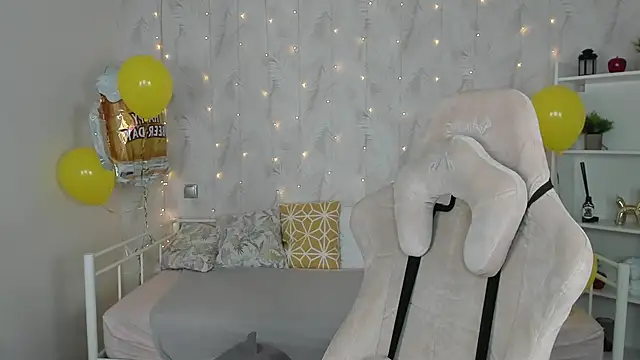 Tori Cutie online show from October 5, 12:15 am