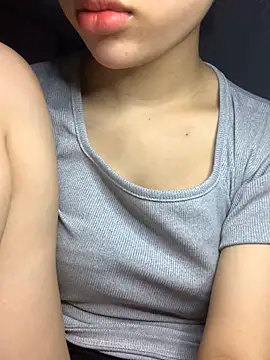 Nguyenha11 online show from September 30, 7:47 am