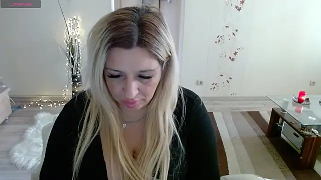 Snapshot of TheeaBlanco chatting on September 27, 7:04 am TheeaBlanco online show from September 27, 7:04 am