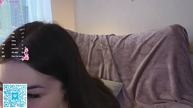 KristiGroune online show from May 28, 6:33 am