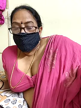 Snapshot of heera-rani chatting on October 28, 8:53 am heera-rani online show from October 28, 8:53 am