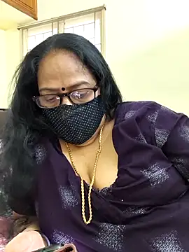 Snapshot of heera-rani chatting on October 4, 11:05 am heera-rani online show from October 4, 11:05 am