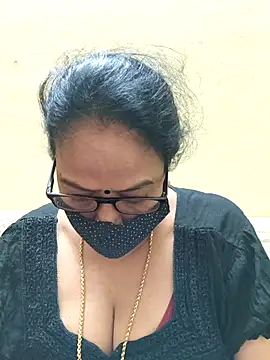 Snapshot of heera-rani chatting on October 9, 11:25 am heera-rani online show from October 9, 11:25 am