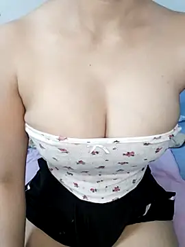 Snapshot of Linh_linh01 chatting on October 8, 8:02 pm Linh linh01 online show from October 8, 8:02 pm