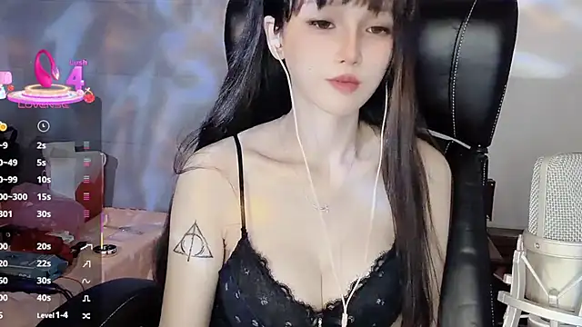 twlilybae online show from July 20, 9:23 am