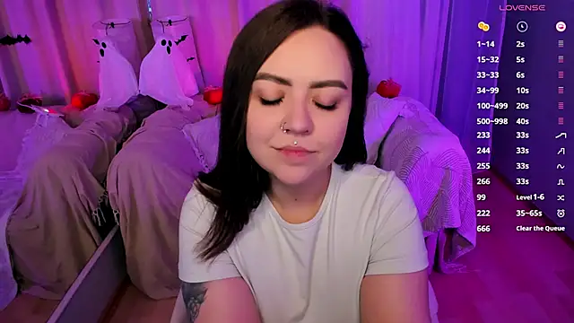 Snapshot of ashton_heidii chatting on October 26, 12:50 am ashton heidii online show from October 26, 12:50 am