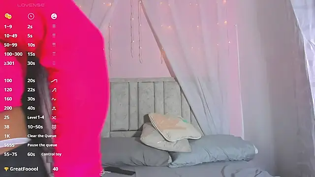 Snapshot of Rachellcooperrr chatting on September 23, 2:10 am Rachellcooperrr online show from September 23, 2:10 am