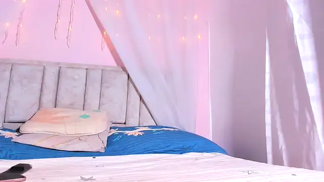 Snapshot of Rachellcooperrr chatting on October 27, 9:53 pm Rachellcooperrr online show from October 27, 9:53 pm