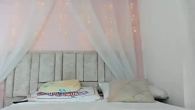 Snapshot of Rachellcooperrr chatting on October 1, 8:08 am Rachellcooperrr online show from October 1, 8:08 am