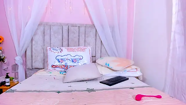 Snapshot of Rachellcooperrr chatting on September 29, 5:34 am Rachellcooperrr online show from September 29, 5:34 am