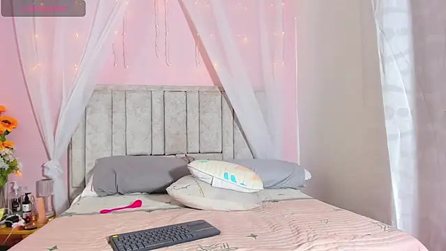 Snapshot of Rachellcooperrr chatting on September 20, 1:38 am Rachellcooperrr online show from September 20, 1:38 am