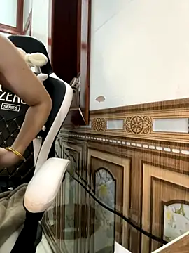 Snapshot of Hanh_Luxii chatting on October 22, 3:17 pm Hanh Luxii online show from October 22, 3:17 pm