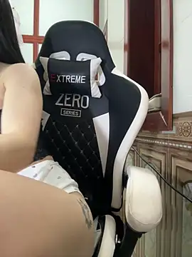 Snapshot of Hanh_Luxii chatting on September 24, 8:24 am Hanh Luxii online show from September 24, 8:24 am