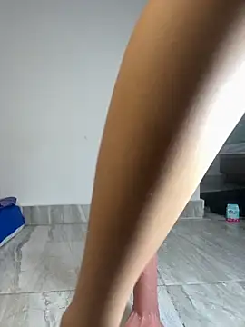 Snapshot of annymaldonado chatting on October 14, 6:43 pm annymaldonado online show from October 14, 6:43 pm