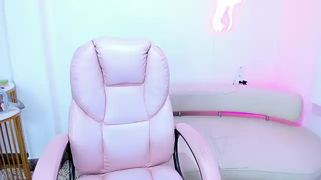 Snapshot of Sexxchubby chatting on October 5, 9:53 pm Sexxchubby online show from October 5, 9:53 pm