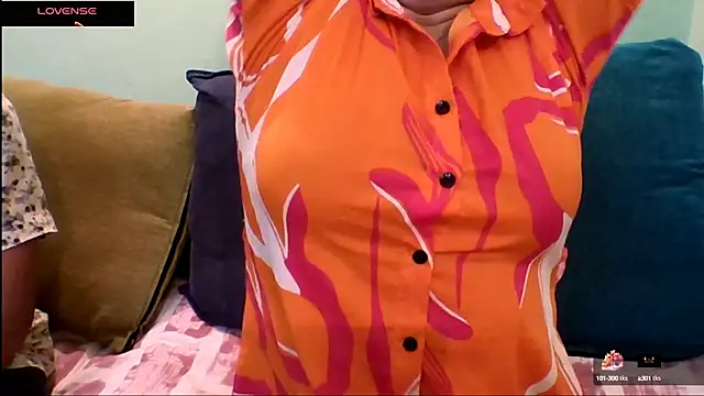 Snapshot of mitali_sanju chatting on October 1, 3:55 am mitali sanju online show from October 1, 3:55 am