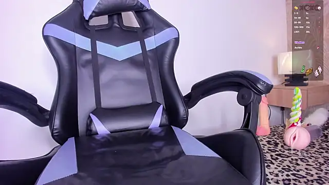 Snapshot of bellasweet11 chatting on October 24, 9:22 pm bellasweet11 online show from October 24, 9:22 pm