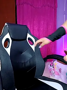 Snapshot of LunaaRosse chatting on November 1, 2:37 am LunaaRosse online show from November 1, 2:37 am