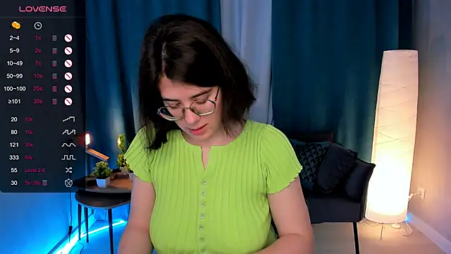 Snapshot of BellaCaress chatting on September 18, 4:55 am BellaCaress online show from September 18, 4:55 am