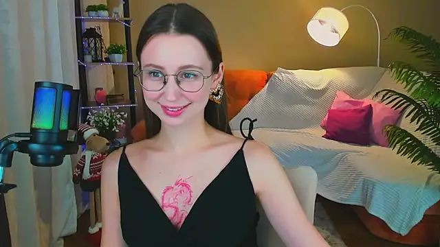 YourLovellyStory online show from November 23, 4:30 pm