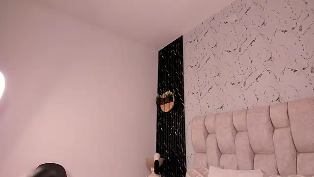 LauMiller online show from September 19, 8:41 pm