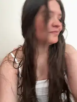 Emilyybennet  online show from May 24, 7:24 pm