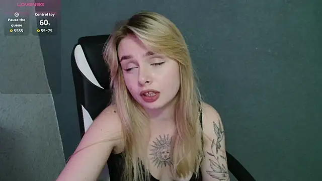 Snapshot of AngelicaHollywood chatting on September 29, 10:04 pm AngelicaHollywood online show from September 29, 10:04 pm