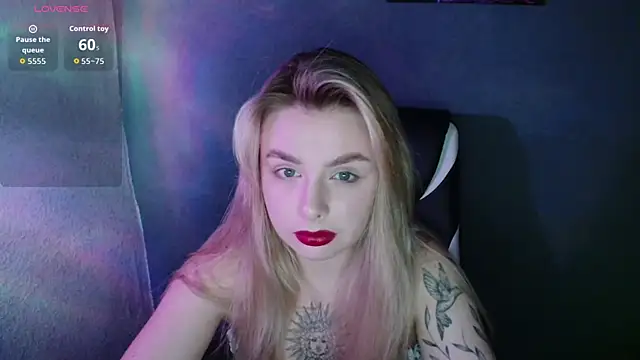 Snapshot of AngelicaHollywood chatting on October 7, 9:19 pm AngelicaHollywood online show from October 7, 9:19 pm